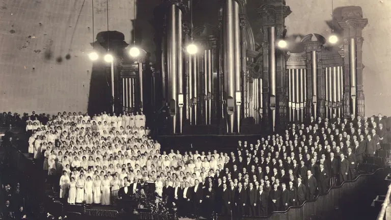 The Tabernacle Choir at Temple Square in performance.